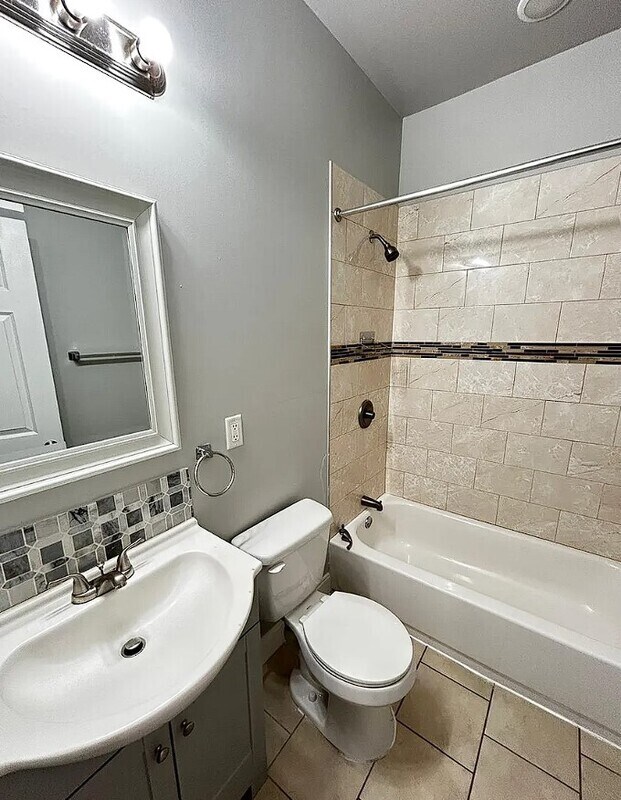 Building Photo - 5703 Delancey St