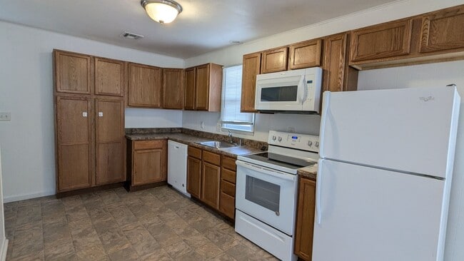 Building Photo - House with garage near Lake Manawa