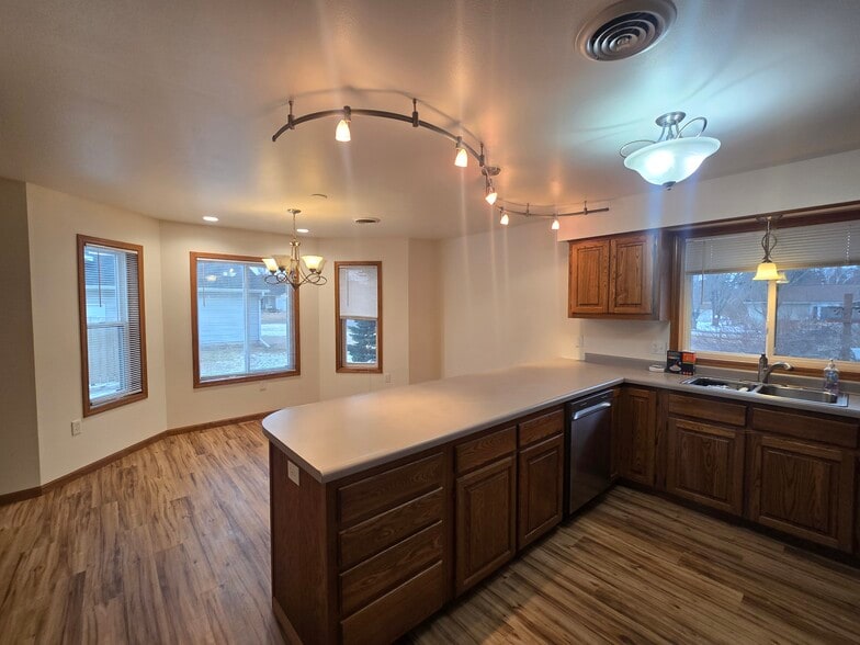 Great lighting! - 1640 Terrill St