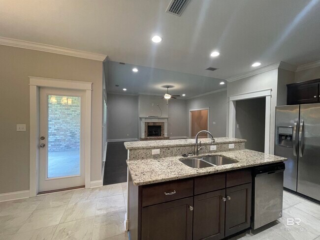 Building Photo - 253 Hawthorne Cir