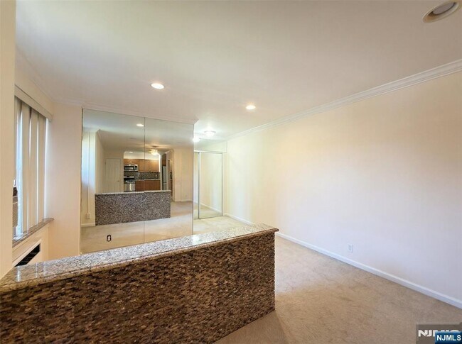 Building Photo - 400 Fairview Ave