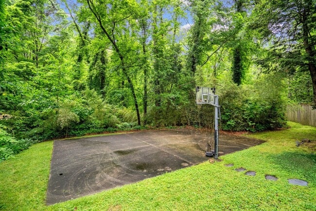 Building Photo - Charming 1 Bedroom Home near Duke University