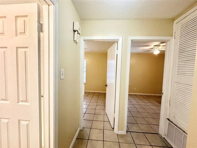 Building Photo - 7221 Ellington Cir