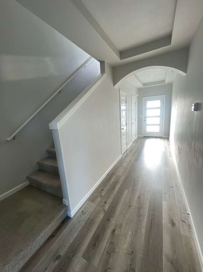 Building Photo - Must See in NE Albany!