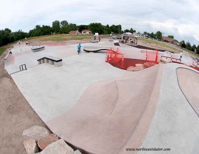 Building Photo - 23750 Fox Ave