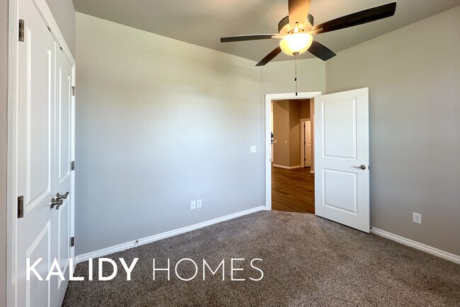 Building Photo - 805 Red River Dr