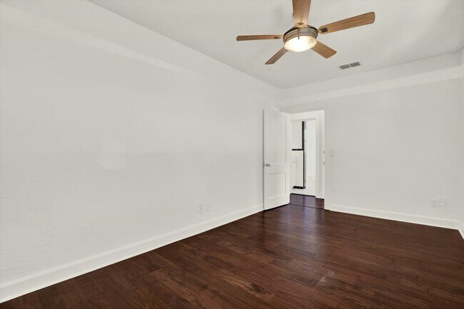 Building Photo - 1614 N Osceola Ave