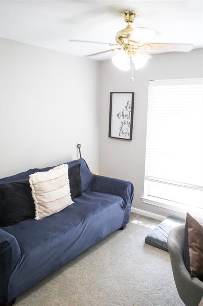 Building Photo - 810 Shadberry Dr