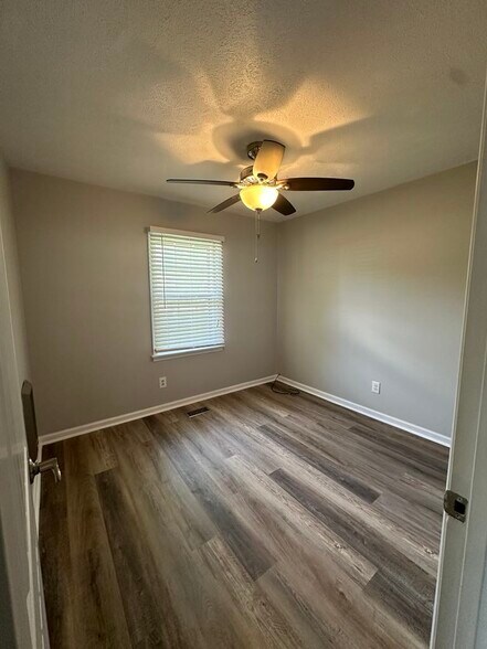 Building Photo - 500 Colonial Dr