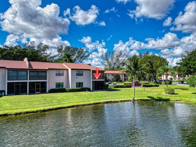 Building Photo - 9285 Vista del Lago