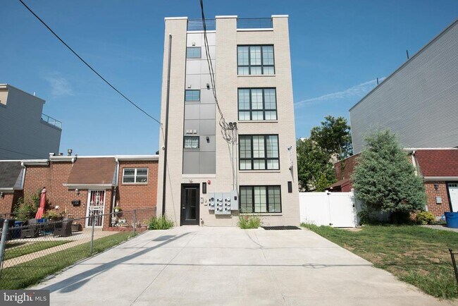 Building Photo - 726 N 19th St
