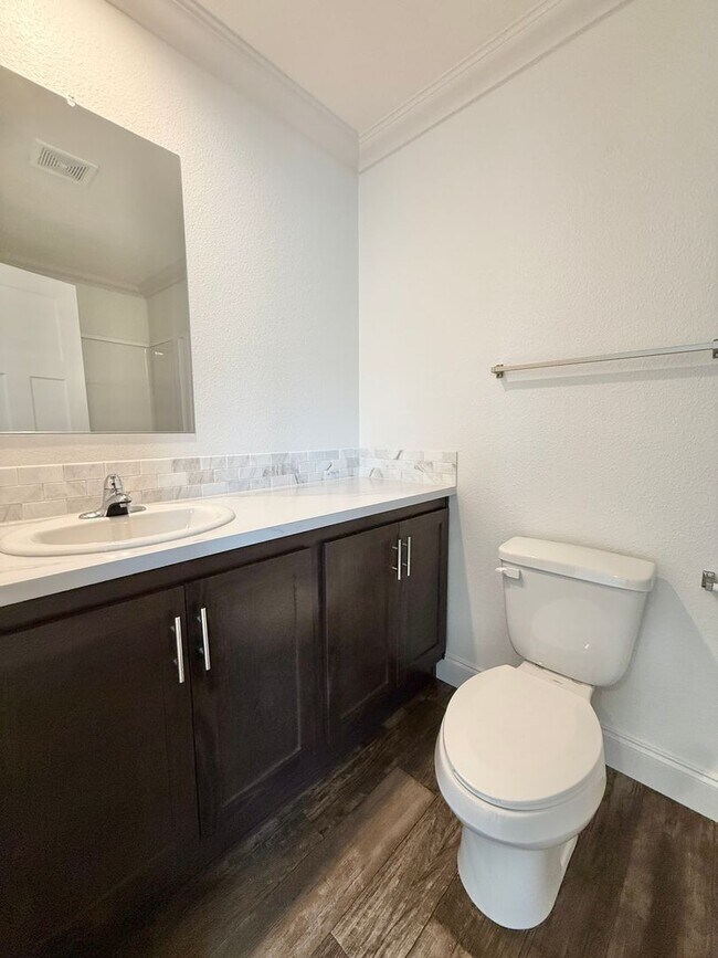 Building Photo - 1907-1909 E Routt Ave.