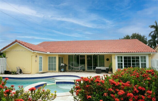 Primary Photo - 1049 Laguna Springs Dr