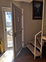 Building Photo - 1108 W Plato Rd