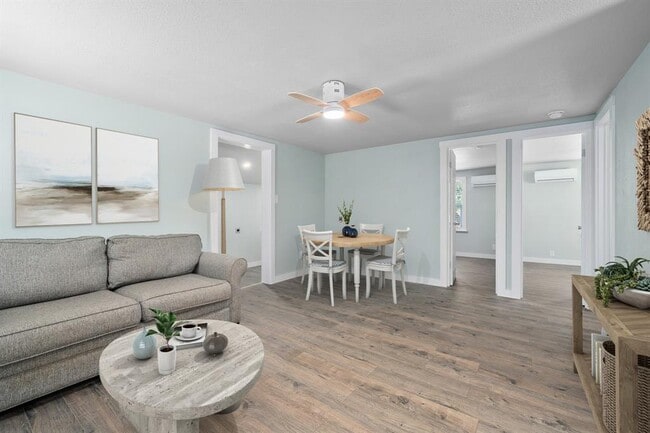 Building Photo - 248 Post Oak Ln