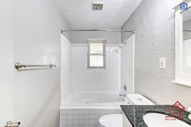 Building Photo - 4225 SE Elmhurst Ln