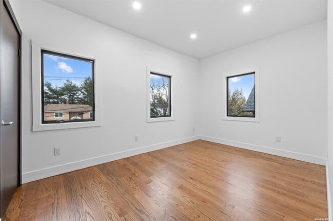 Building Photo - 357 Hamilton Ave