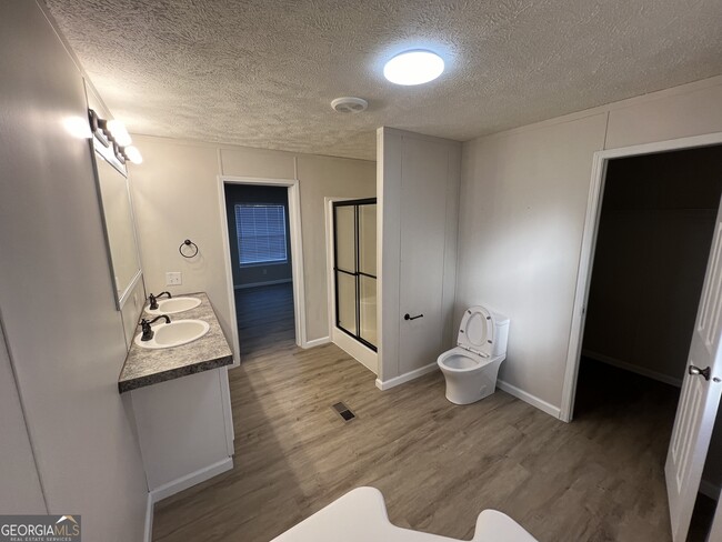 Building Photo - 71 Pine Ln