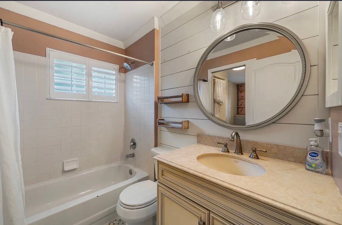 Building Photo - 9293 Heathridge Dr