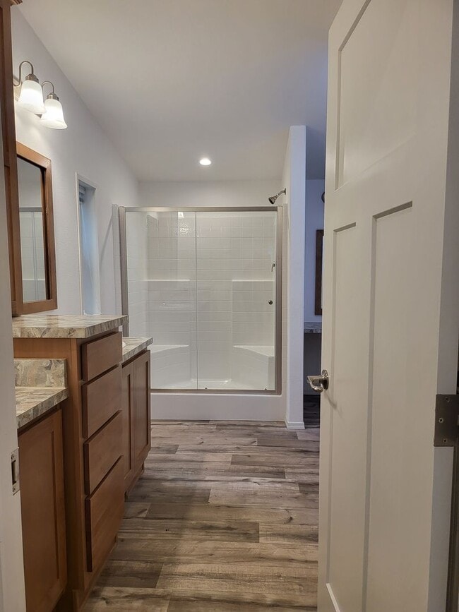 Building Photo - Beautiful 3 Bed 2 Bath House!