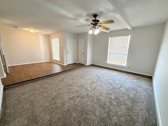 Building Photo - 800 Irwin Dr