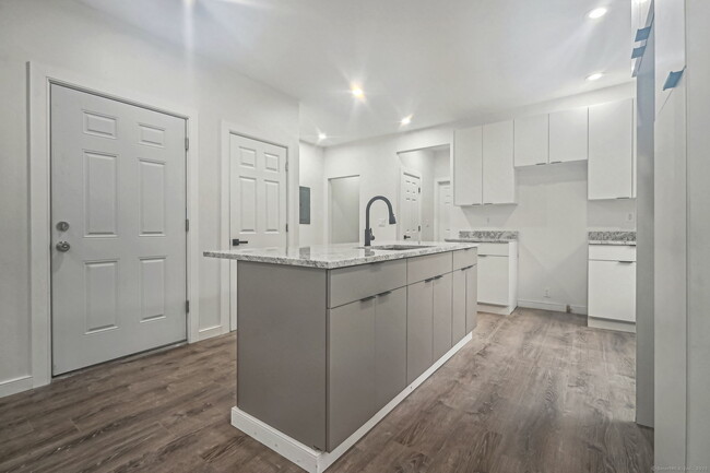 Building Photo - 208 Magnolia St