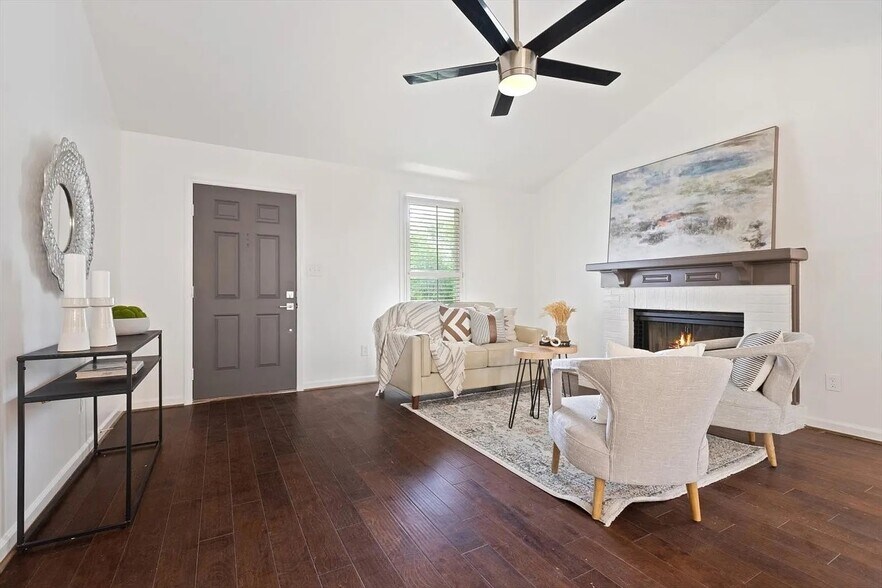 Building Photo - 723 Riverview Dr