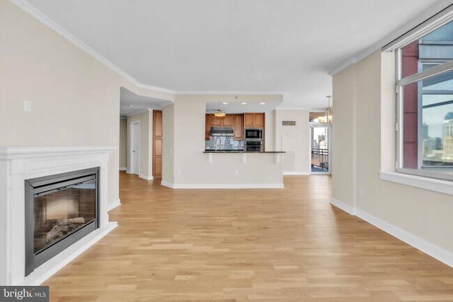 Building Photo - 400 S Broad St