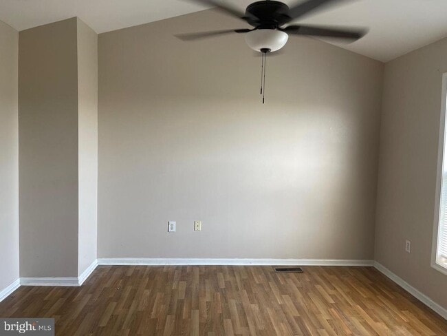 Building Photo - 33 Versailles Ct