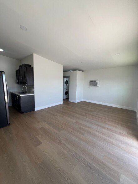 Building Photo - 2869 Ridgeway Dr