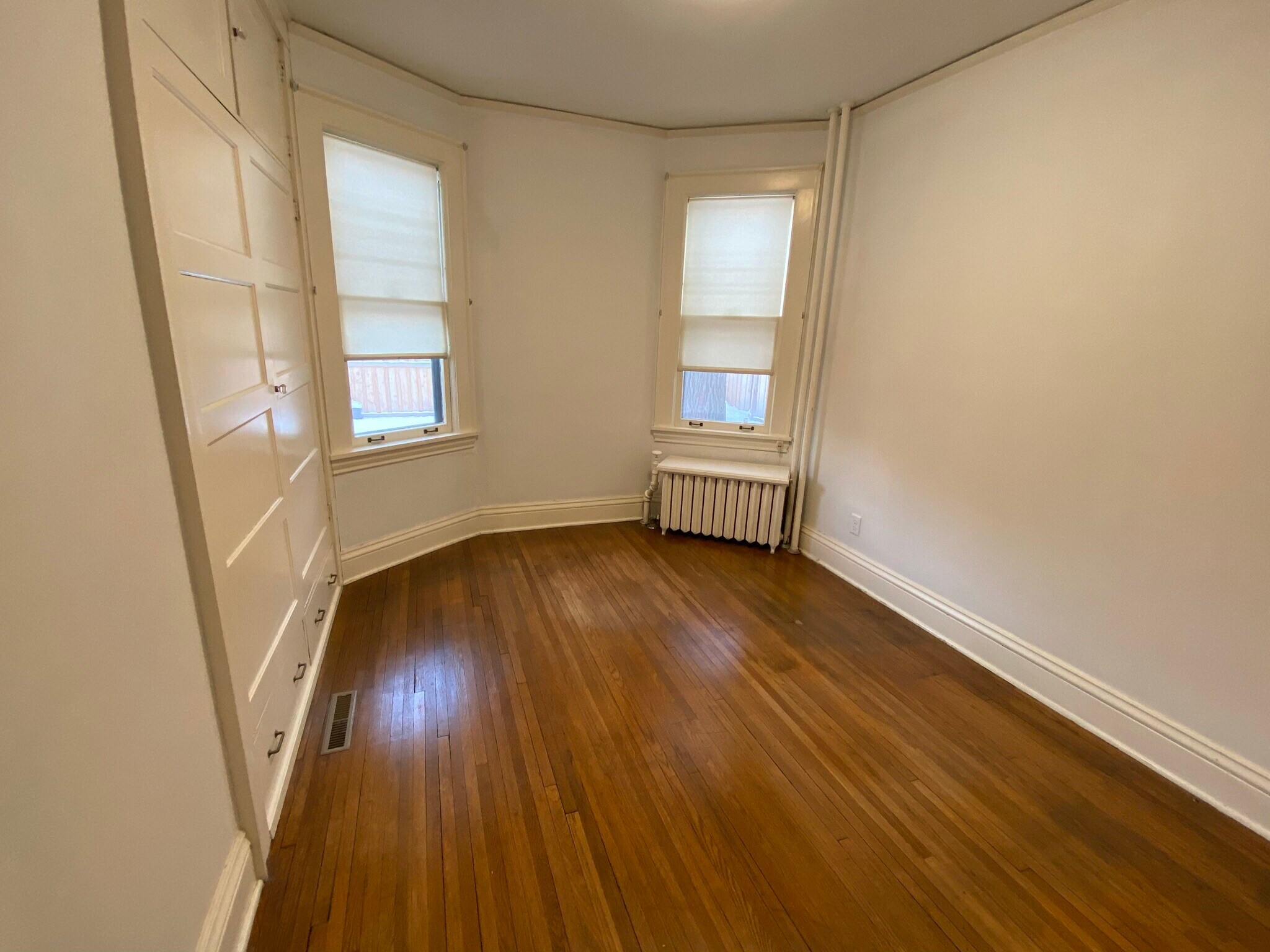 Building Photo - 589 Lincoln Ave