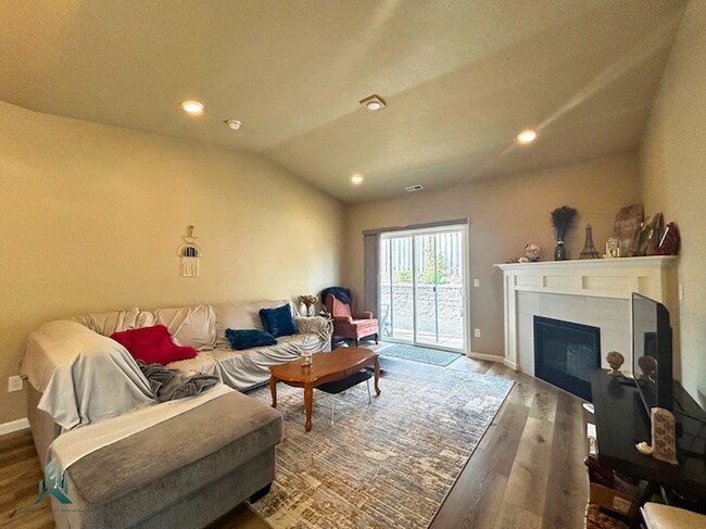 Building Photo - Single-family Home for Rent