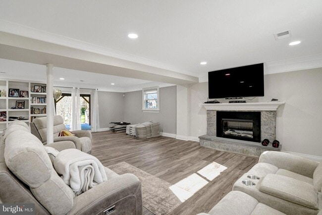 Building Photo - 6608 Spring Valley Dr