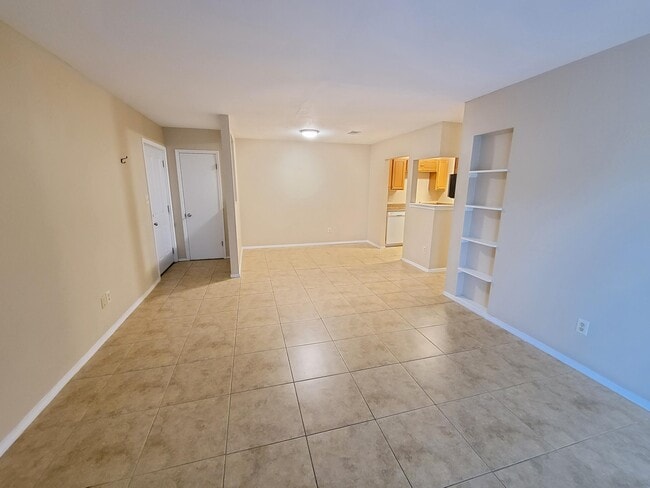 Building Photo - 1614 Green Briar Pkwy