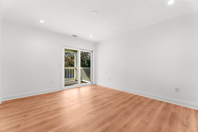 Building Photo - 1481 Center St Ext