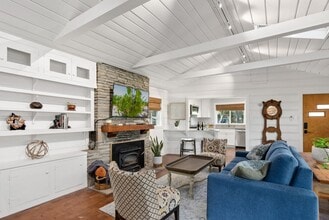 Building Photo - 1596 Ronne Dr