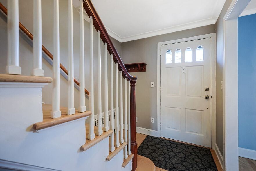 Building Photo - 11 Acadia St