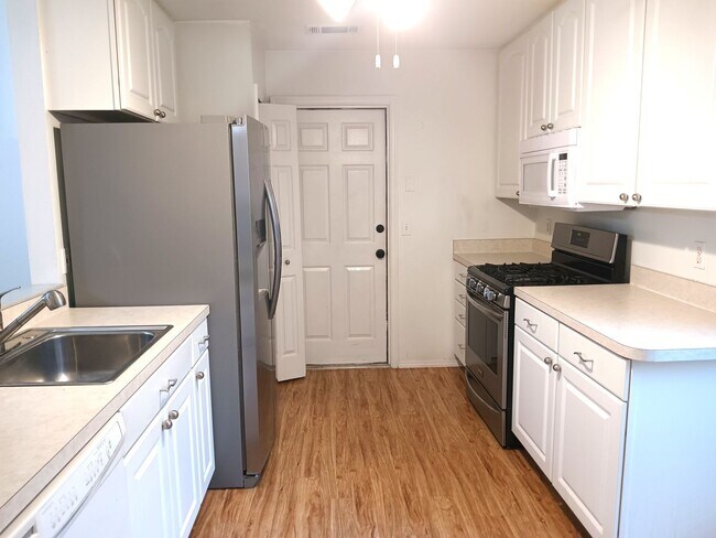 Building Photo - Kissimmee Single Family 3x2  Home!
