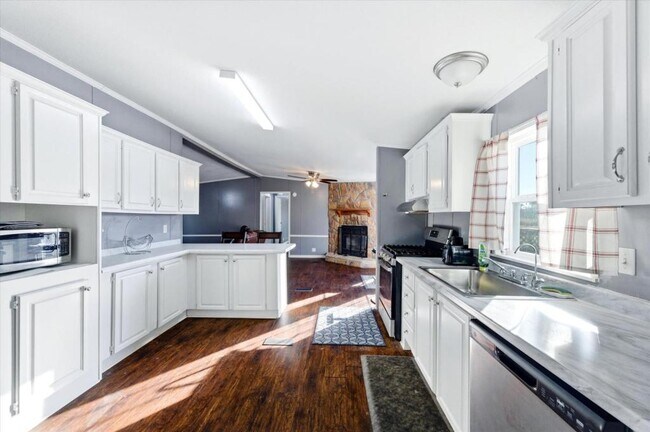 Building Photo - 2828 Sandusky Rd E