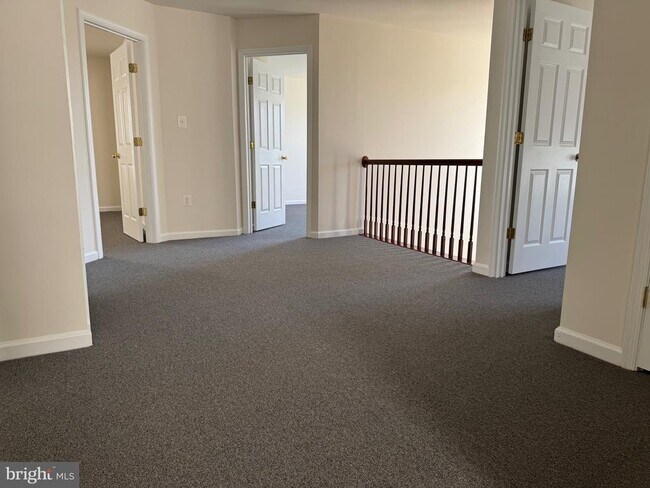 Building Photo - 9719 Inkwood Dr