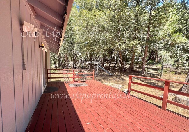 Building Photo - Inviting 3-Bedroom Home in Desirable Twain...