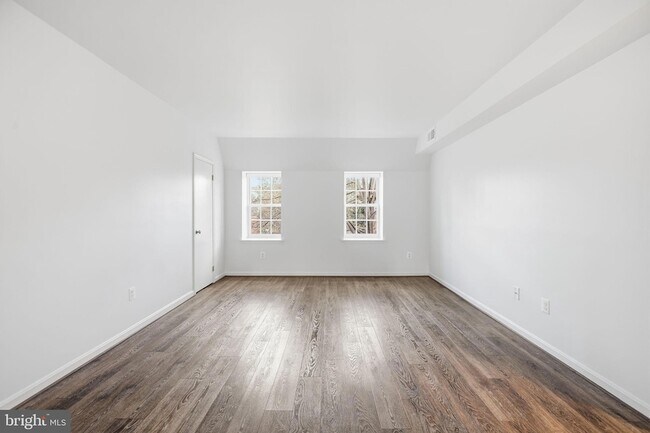 Building Photo - 1744 N Rhodes St