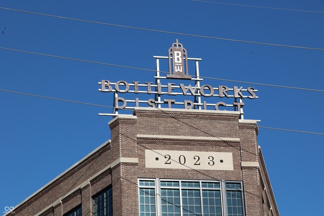 Building Photo - 809 Broadway St