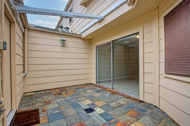 Building Photo - 17163 Beaver Springs Dr