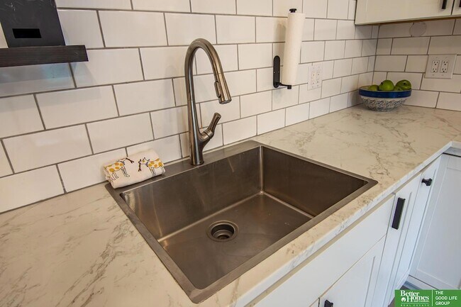 Building Photo - 6519 Parker St