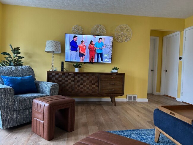 Building Photo - Corporate House 3BR 2 Bath