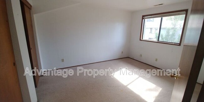 Building Photo - 1831 NW Grant Cir