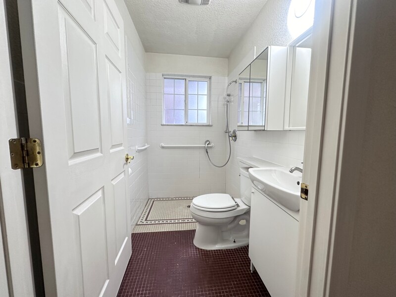 Building Photo - 3100 SE 122nd Ave