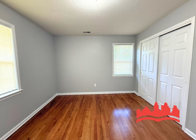 Building Photo - 4960 Sherry Dr