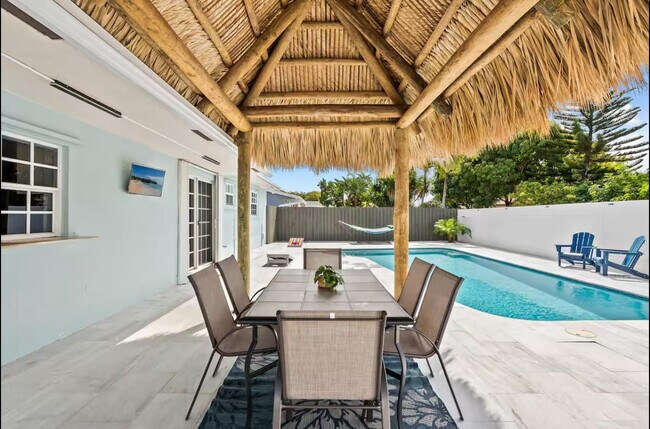 Building Photo - 304 SE 4th St